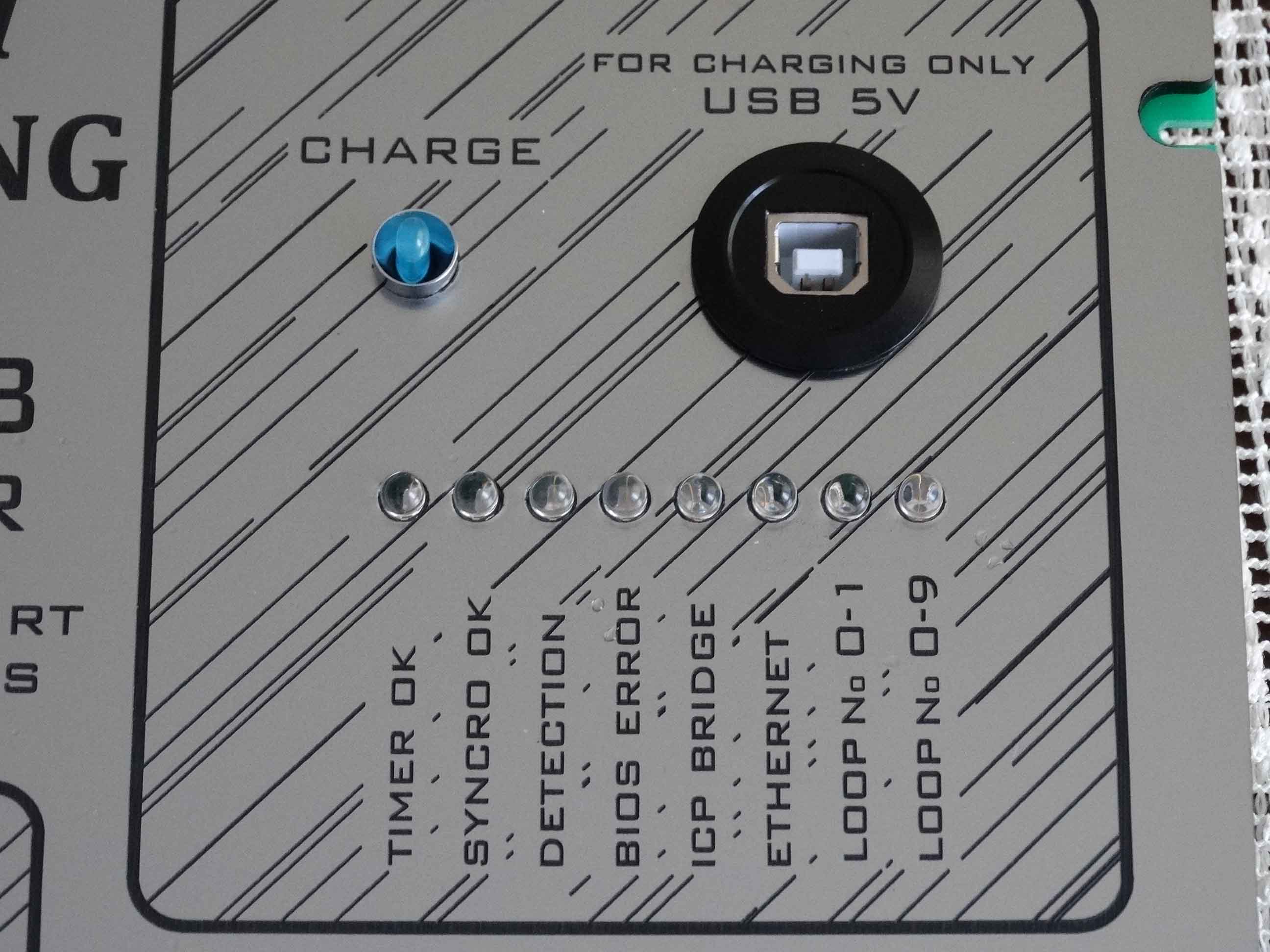 Зарядка считывателя SR-03 через USB или использование PowerBank Зарядка считывателя SR-03 через USB или использование PowerBank